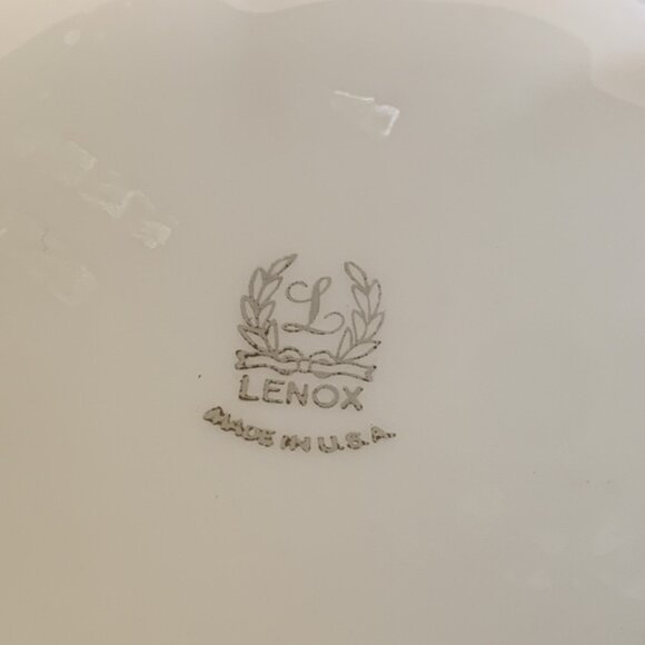 Lenox Scalloped Shell Cabbage Leaf Shallow Serving Bowl 10.5" Vintage Ivory - Picture 7 of 7